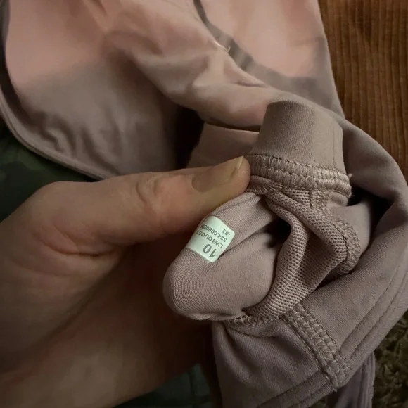 Lululemon clothes - Picture 4 of 5